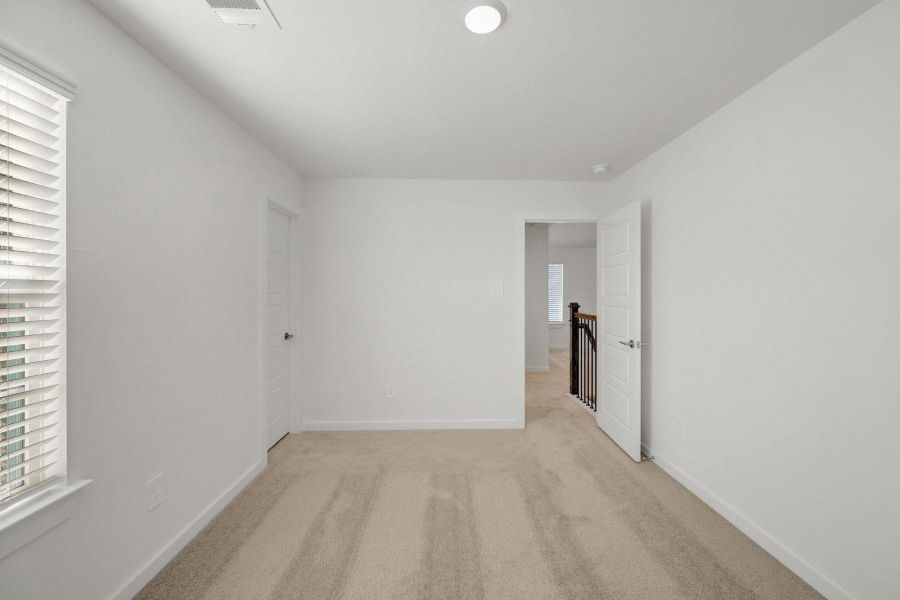 Spacious, unfurnished interior of a new home in Lone Star Landing, Montgomery (Image 22).