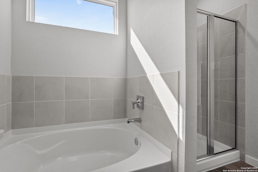 Close-up of interior finishes inside a home in Cinco Lakes, San Antonio (Image 15).