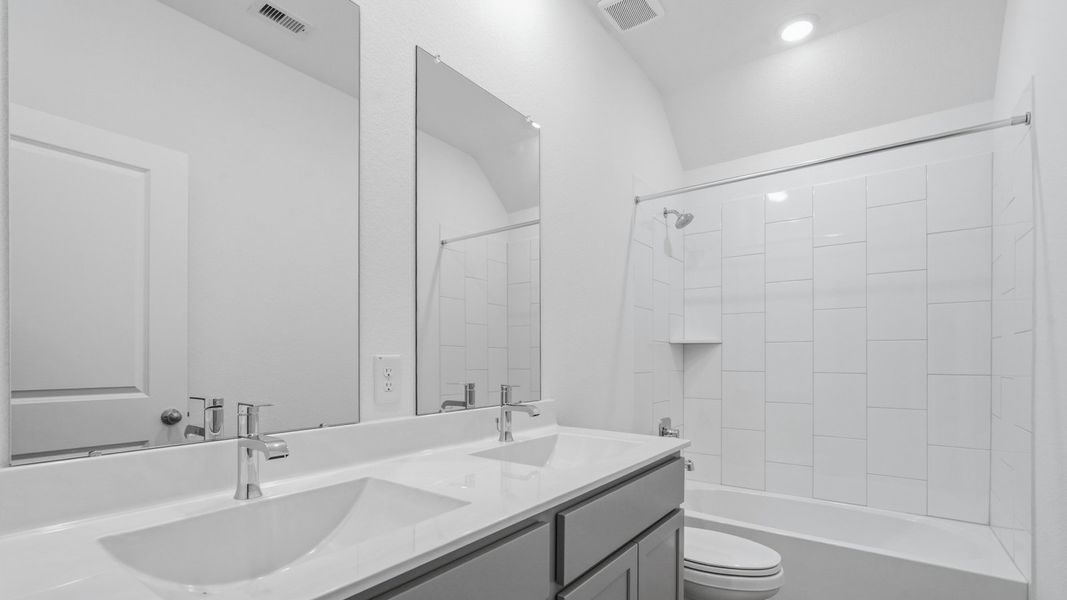 Furnished interior view inside a new home in Silverthorne, Conroe (Image 6). Furnished interior view inside a new home in Silverthorne, Conroe (Image 6).