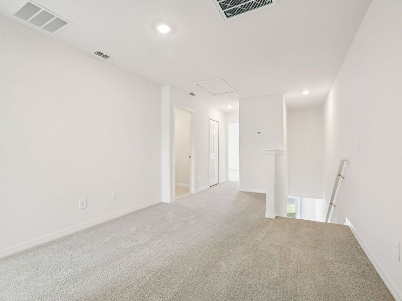 Spacious, unfurnished interior of a new home in The Meadow at Crossprairie Townes, St. Cloud (Image 8).