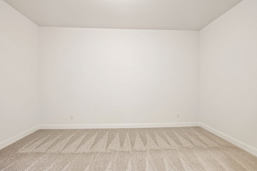 Spacious, unfurnished interior of a new home in Myrtle Creek, Waxahachie (Image 30).