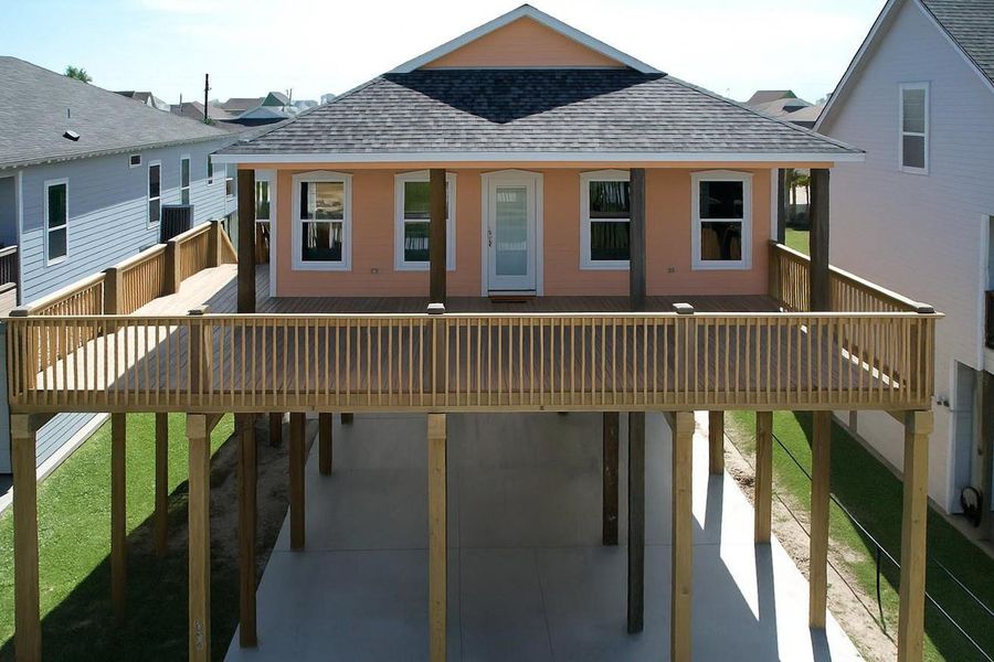 Exterior details and patio area of a home in , Bolivar Peninsula (Image 30).
