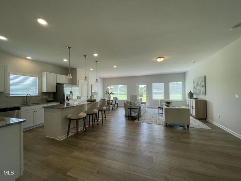 20250809_174601136_iOS