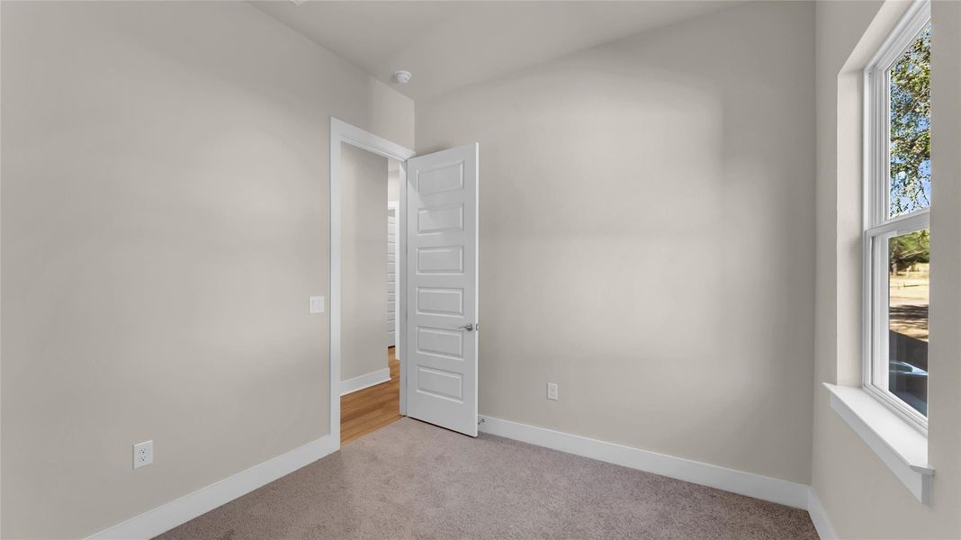 Spacious, unfurnished interior of a new home in , Cottonwood Shores (Image 10).