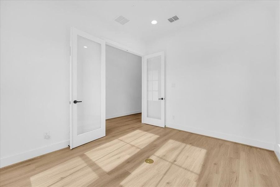 Spacious, unfurnished interior of a new home in , Fort Worth (Image 30).