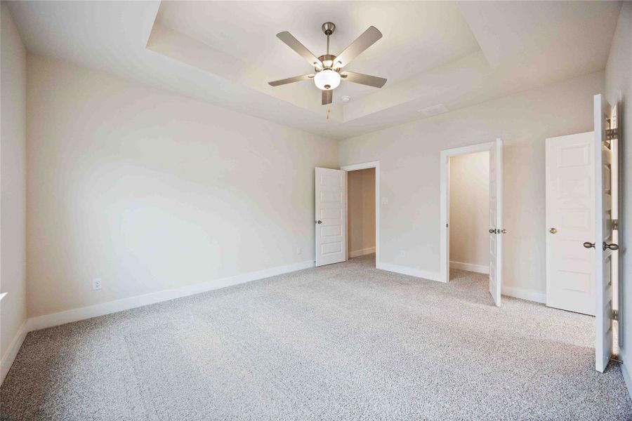 Spacious, unfurnished interior of a new home in Alicante, Houston (Image 10).