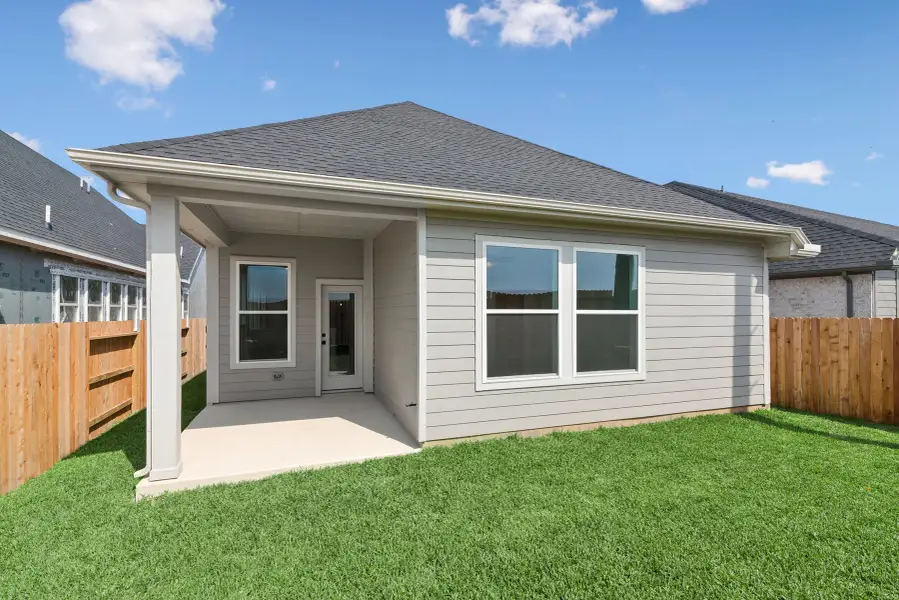 Exterior details and patio area of a home in The Grand Prairie 40’, Hockley (Image 4).
