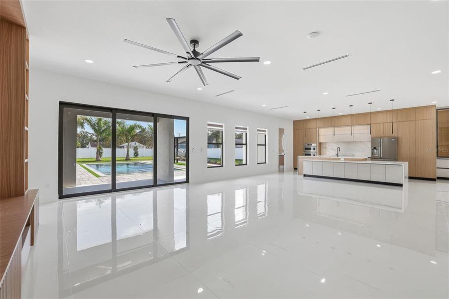Spacious, unfurnished interior of a new home in , Tampa (Image 58).