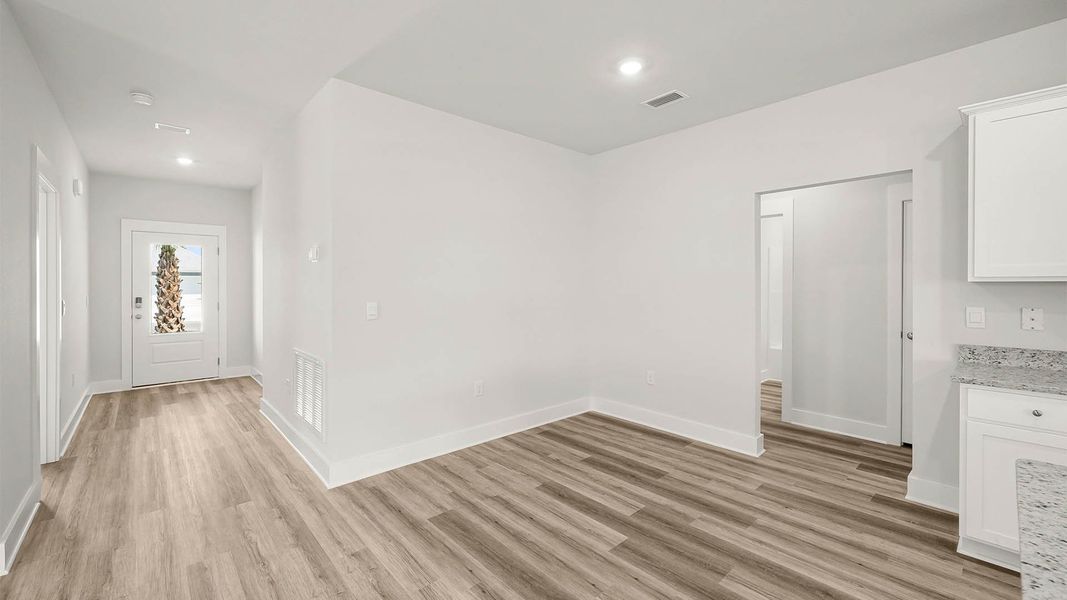 Spacious, unfurnished interior of a new home in WindMark Beach, Port Saint Joe (Image 10).