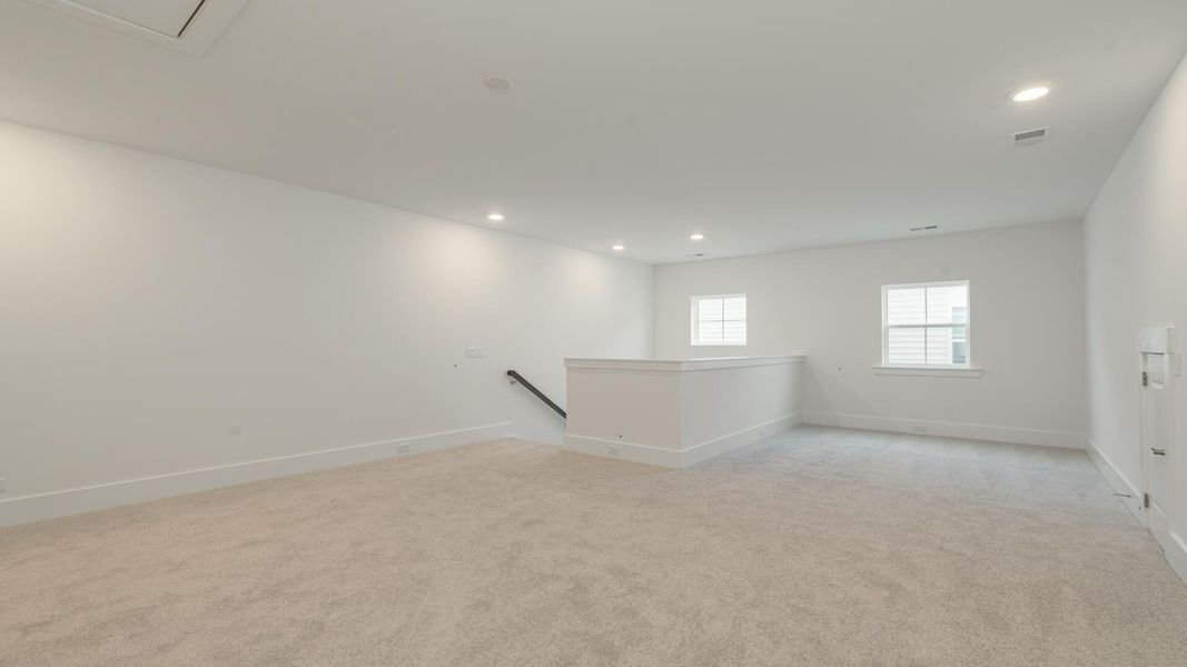 Spacious, unfurnished interior of a new home in , Summerville (Image 11).