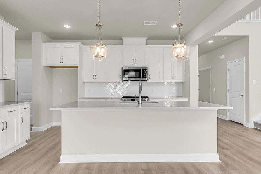 Similar Monroe floorplan with Timeless Collection. Features and finishes vary.