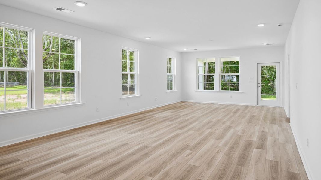 Spacious, unfurnished interior of a new home in , Summerville (Image 15).