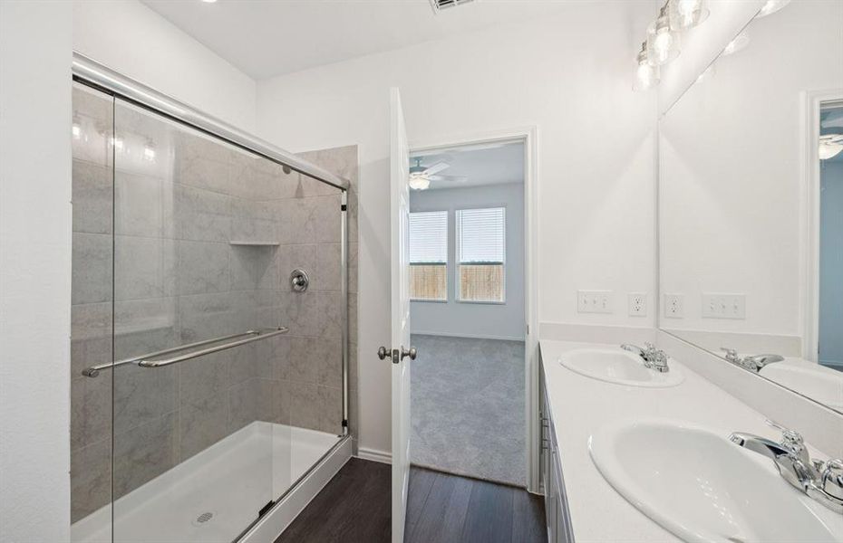 Owner's private bath with full shower Owner's private bath with full shower