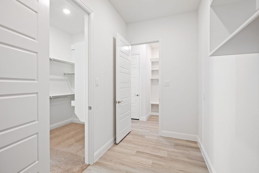 Spacious, unfurnished interior of a new home in Edgewater, Fate (Image 32).