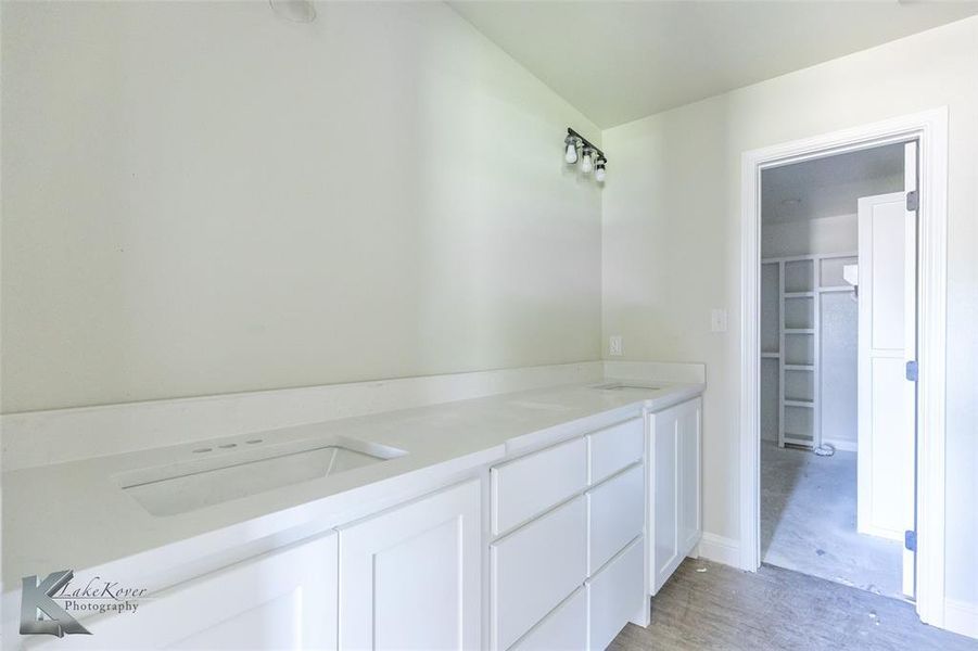 Furnished interior view inside a new home in , Abilene (Image 7).