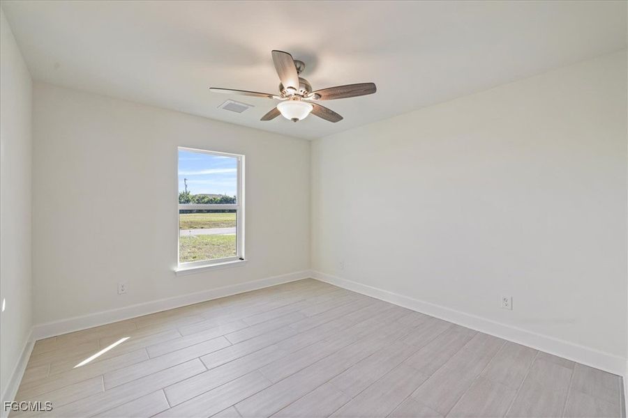 Spacious, unfurnished interior of a new home in Cape Coral, Cape Coral (Image 27).