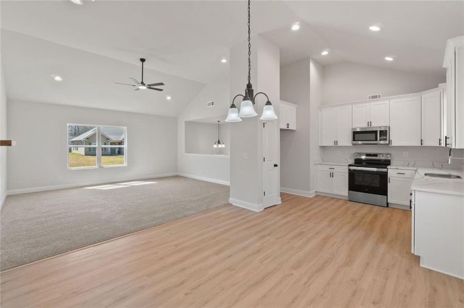 Spacious, unfurnished interior of a new home in , Alto (Image 23).