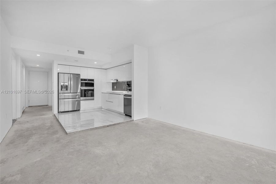 Spacious, unfurnished interior of a new home in , Hallandale Beach (Image 43).