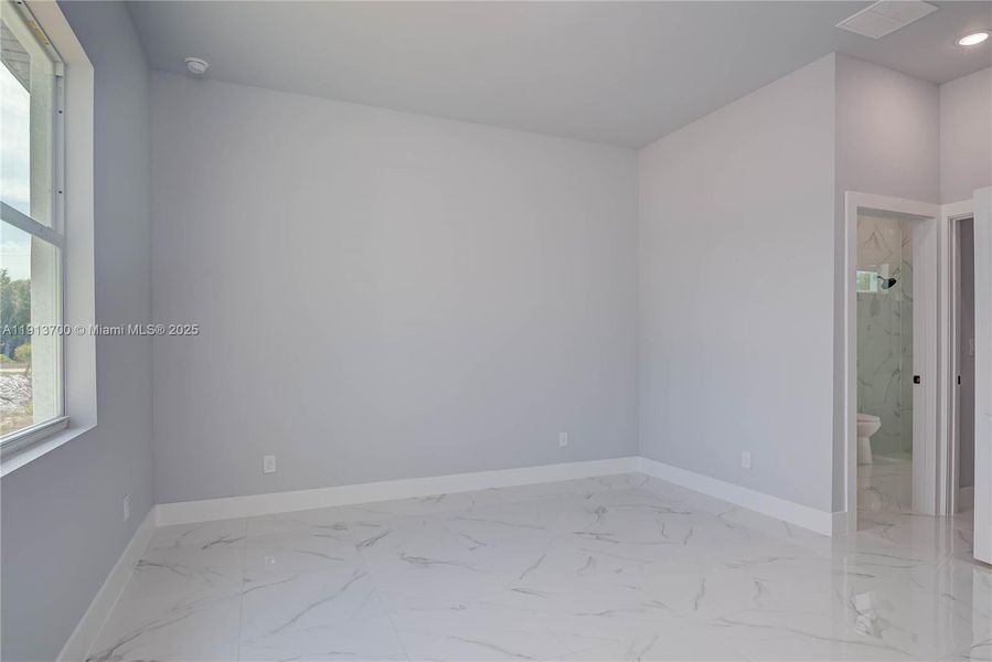 Spacious, unfurnished interior of a new home in , Lehigh Acres (Image 21).
