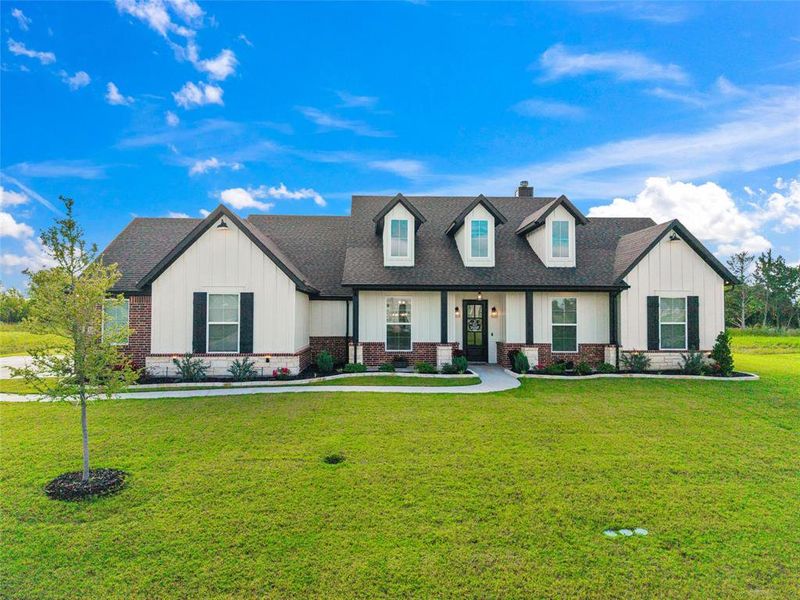 Front exterior of a new home in , Waxahachie, TX, highlighting curb appeal (Image 25). Front exterior of a new home in , Waxahachie, TX, highlighting curb appeal (Image 25).