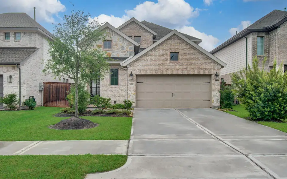 Front exterior of a new home in Candela, Richmond, TX, highlighting curb appeal (Image 21). Front exterior of a new home in Candela, Richmond, TX, highlighting curb appeal (Image 21).