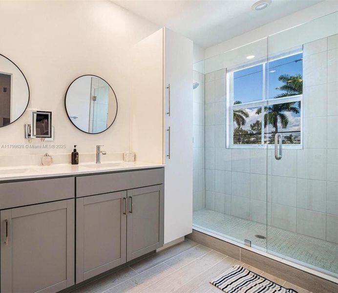 Furnished interior view inside a new home in , Pembroke Pines (Image 10).