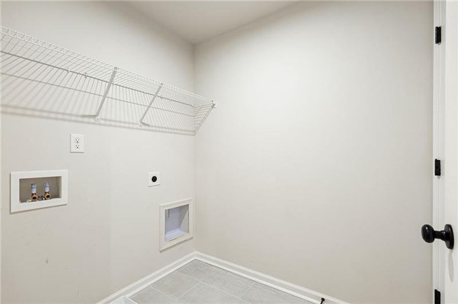 Spacious, unfurnished interior of a new home in Hillside Manor, Powder Springs (Image 22).