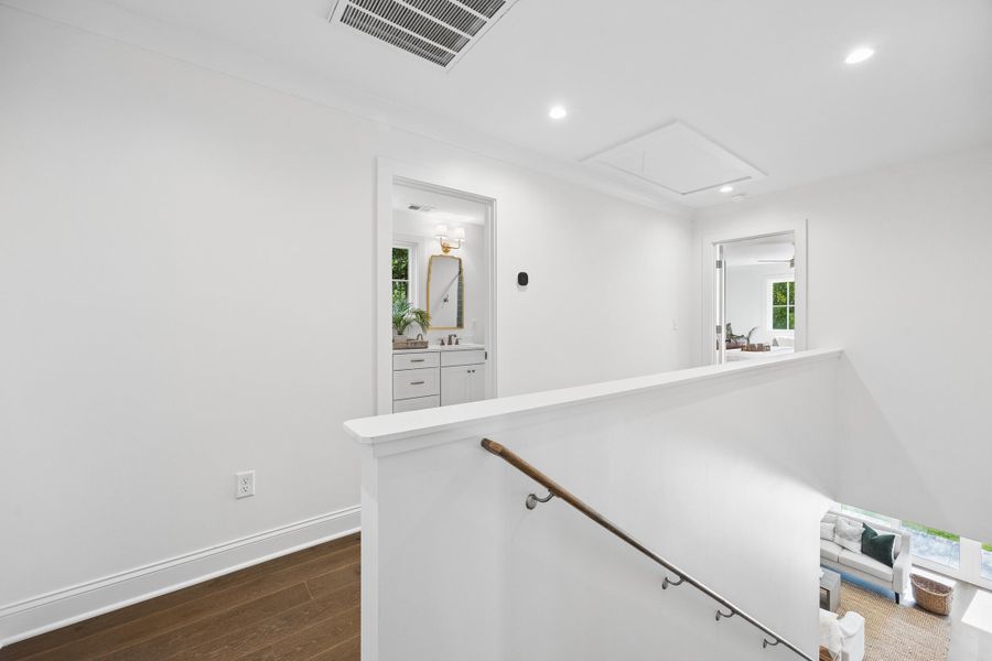 Spacious, unfurnished interior of a new home in , Beaufort (Image 19).