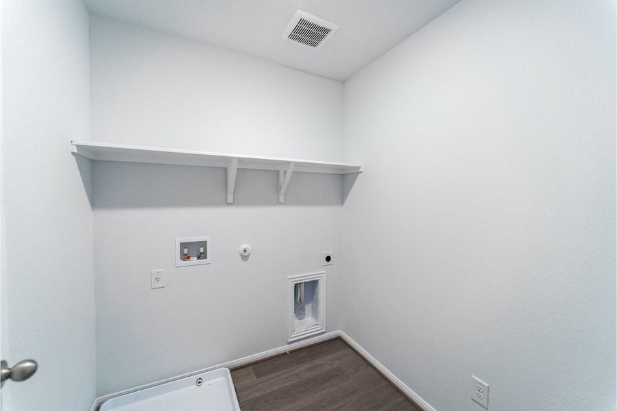 Spacious, unfurnished interior of a new home in Cool Water, Jarrell (Image 19).