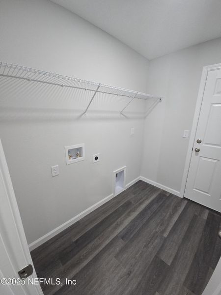 Spacious, unfurnished interior of a new home in , Jacksonville (Image 20).