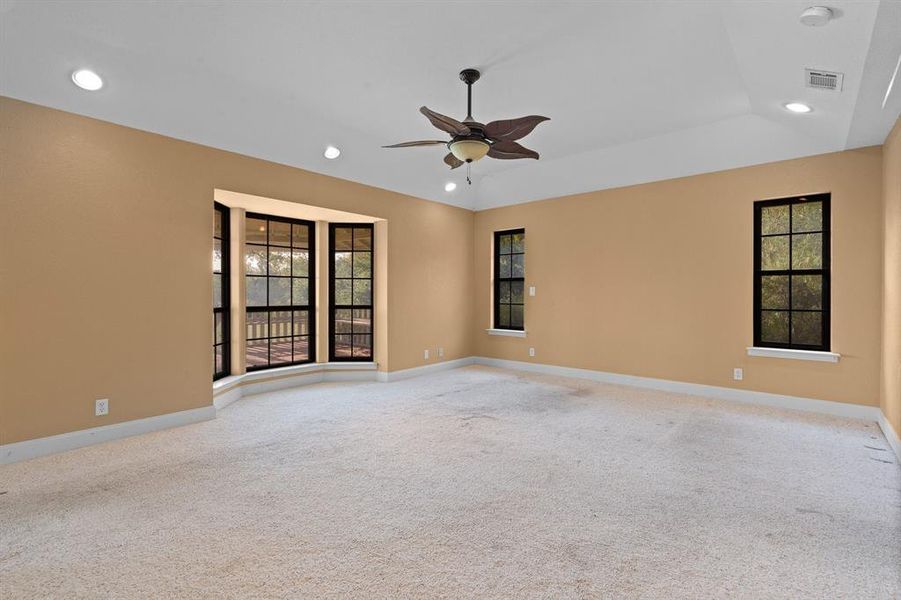 Spacious, unfurnished interior of a new home in , Alvarado (Image 25).