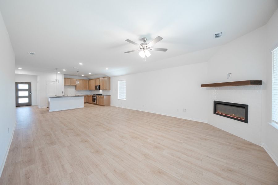 Spacious, unfurnished interior of a new home in Verandah, Royse City (Image 11).