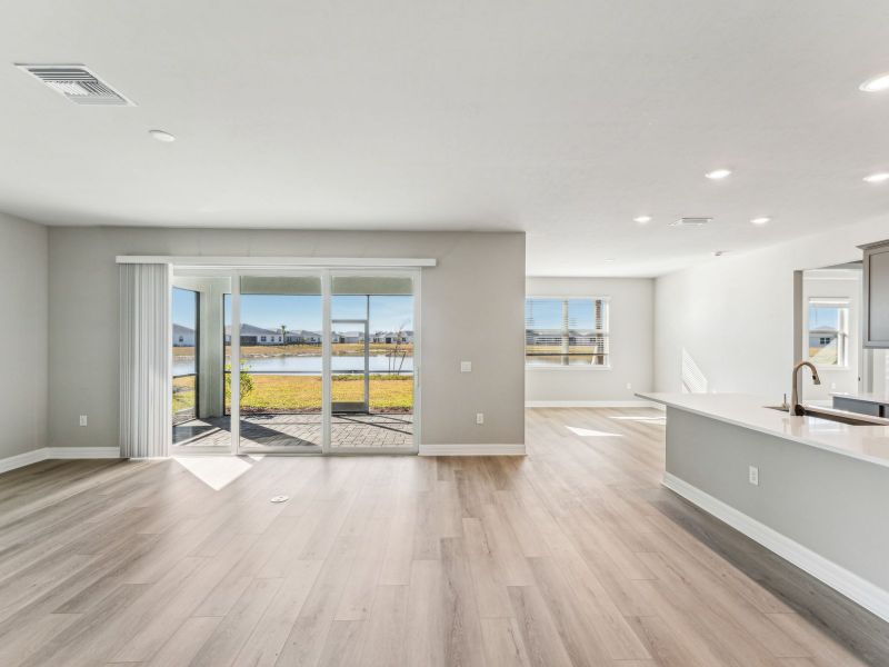 Spacious, unfurnished interior of a new home in Crescent Lakes - Signature Series, Punta Gorda (Image 11).