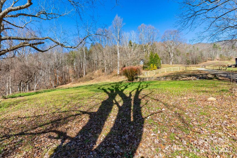 Natural landscape and outdoor views near in Weaverville (Image 22). Natural landscape and outdoor views near in Weaverville (Image 22).