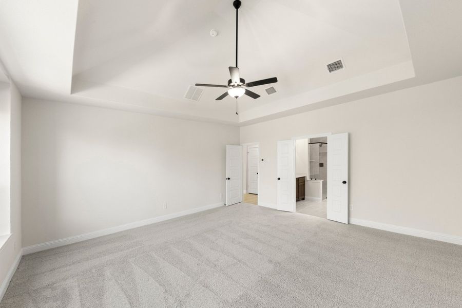 Spacious, unfurnished interior of a new home in Park Hills, Rockwall (Image 39).