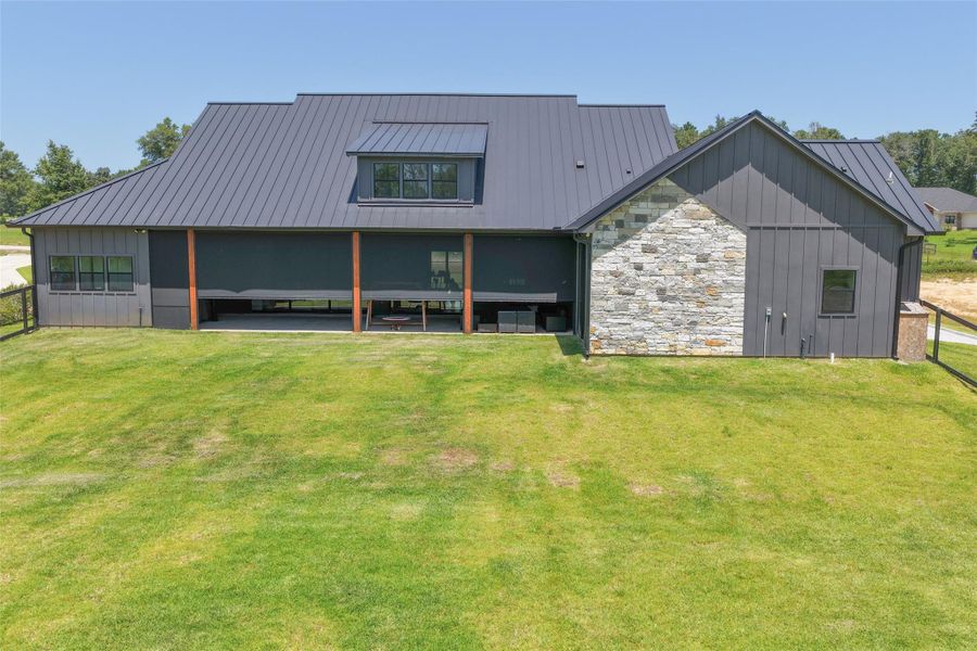 Exterior details and patio area of a home in , Willis (Image 4).