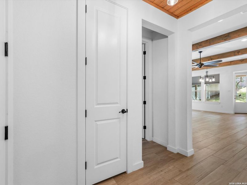 Spacious, unfurnished interior of a new home in , Canyon Lake (Image 13).