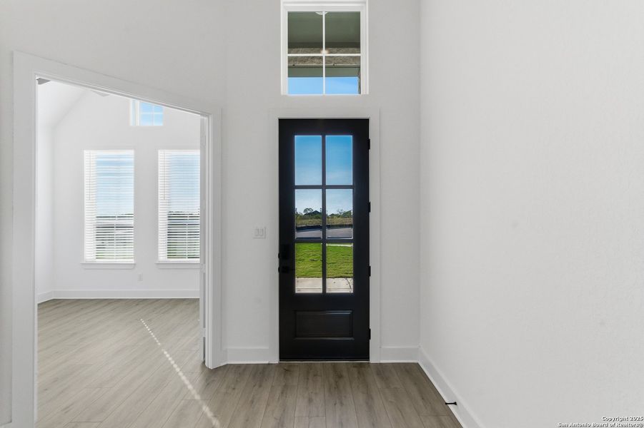 Spacious, unfurnished interior of a new home in Sienna Lakes, San Antonio (Image 40).