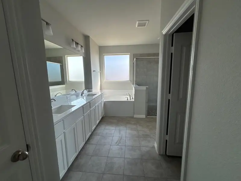 Image 14 of a home in Waterford Park.