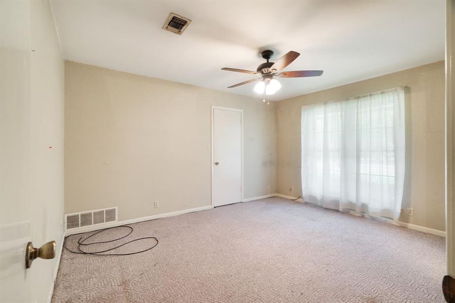 Spacious, unfurnished interior of a new home in , Paris (Image 11).
