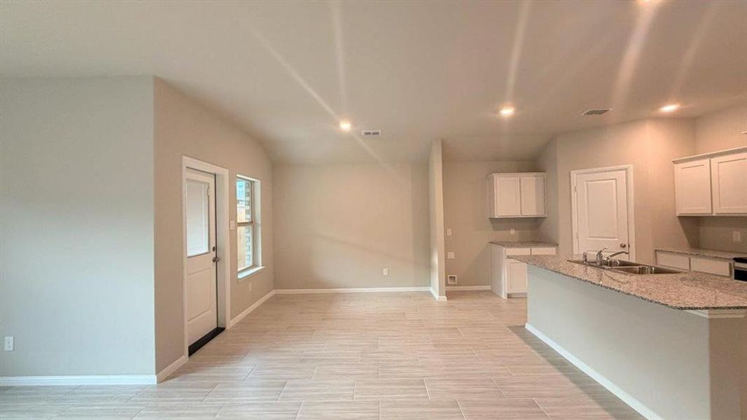 Spacious, unfurnished interior of a new home in Meadowbrook Estates, Cleburne (Image 10).