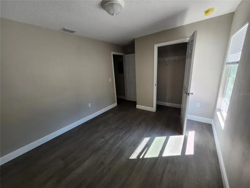 Spacious, unfurnished interior of a new home in , Leesburg (Image 11).