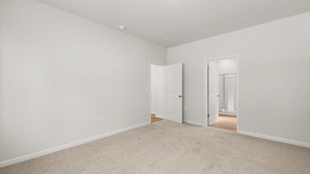 Spacious, unfurnished interior of a new home in , Gainesville (Image 20).