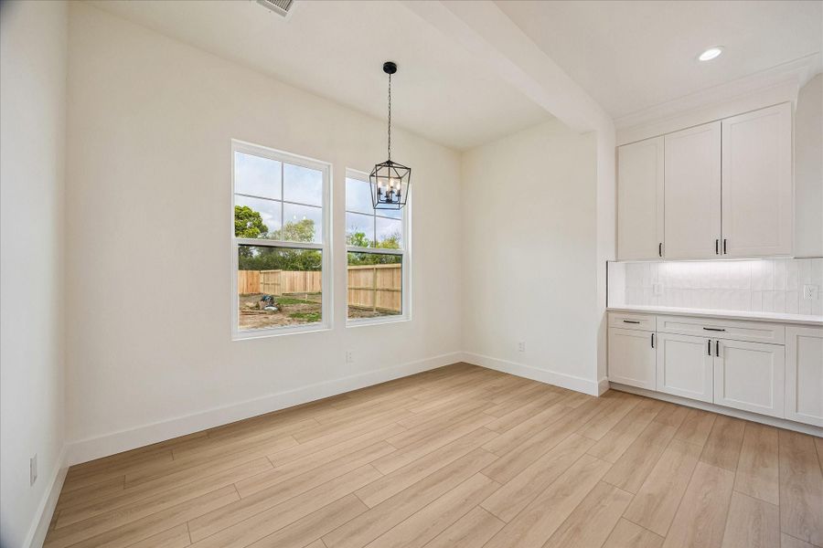 Spacious, unfurnished interior of a new home in , Santa Fe (Image 25).