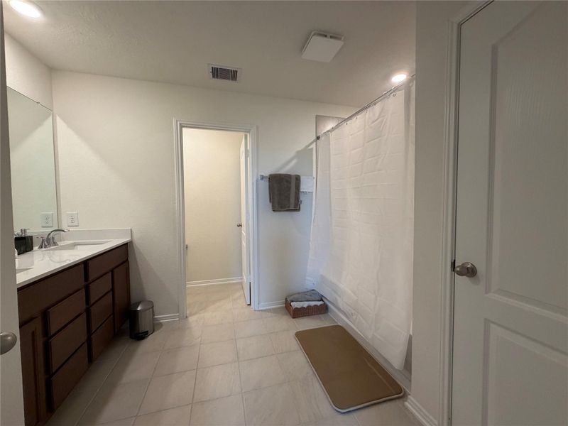 Furnished interior view inside a new home in , Katy (Image 25).