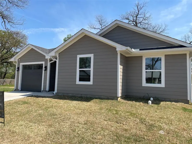 Front exterior of a new home in , Dallas, TX, highlighting curb appeal (Image 9). Front exterior of a new home in , Dallas, TX, highlighting curb appeal (Image 9).
