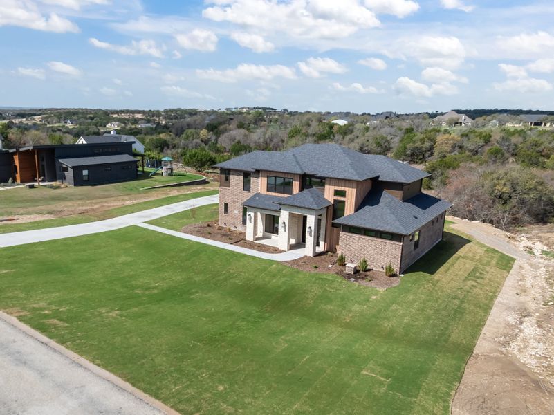 Front exterior of a new home in Eagles Bluff, Hudson Oaks, TX, highlighting curb appeal (Image 1). Front exterior of a new home in Eagles Bluff, Hudson Oaks, TX, highlighting curb appeal (Image 1).