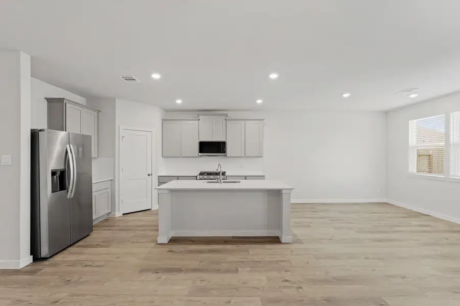 Furnished interior view inside a new home in Lago Mar, Texas City (Image 10).