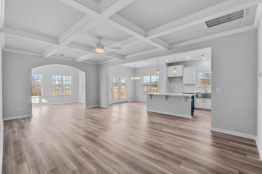 Spacious, unfurnished interior of a new home in Fieldstone, Lexington (Image 19).