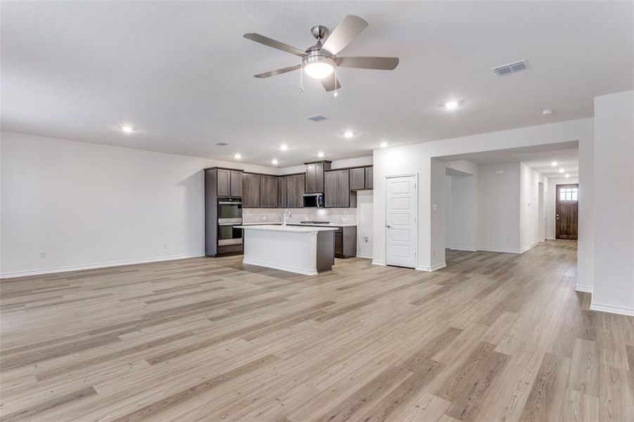 Spacious, unfurnished interior of a new home in Sierra Vista at Kelly Ranch, Aledo (Image 18).